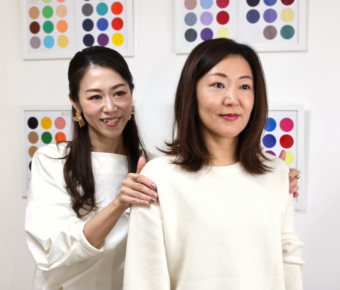横浜市のAbl代表と笑顔の女性